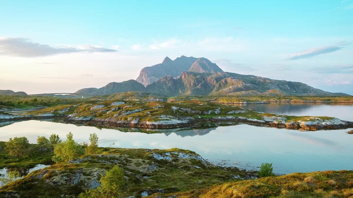 Donnamannen_sett_fra_Heroy_HGL_01925_1920_Foto_Kristoffer__Mollevik