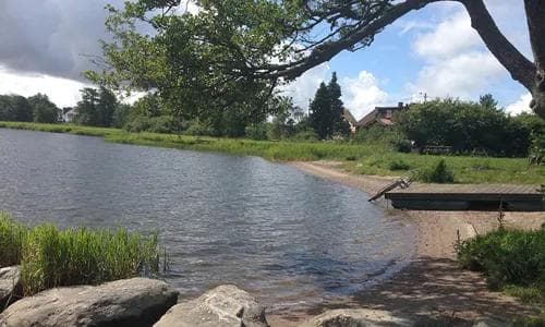Rekustad til Samhold badeplass